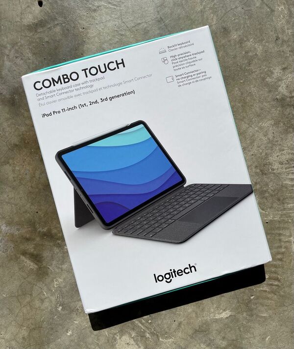 Logitech Combo Touch for iPad Pro 11 - Box Front